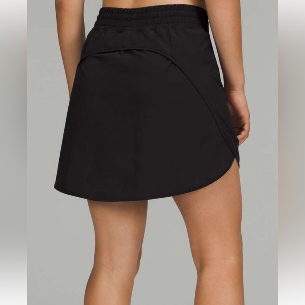 Excellent condition Lululemon hotty hot black skort - 8